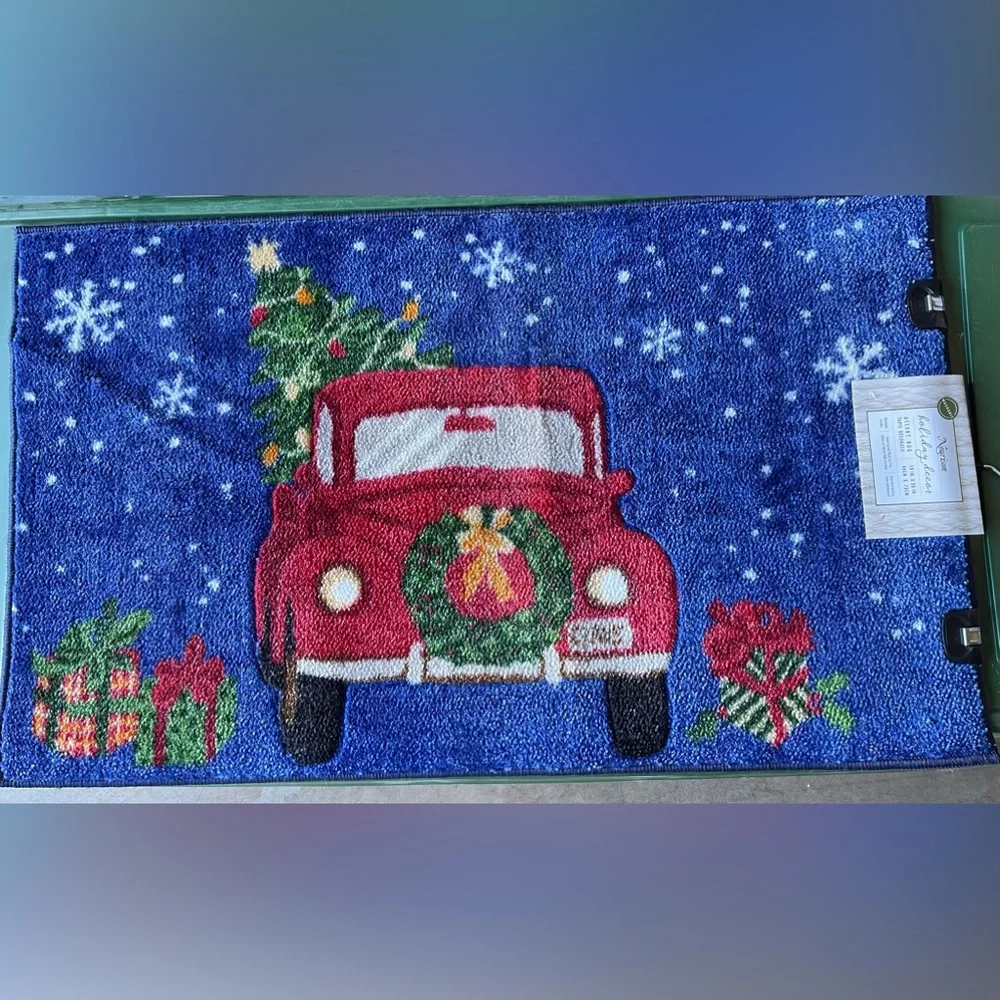 Norison Christmas Accent Rug - NWT
